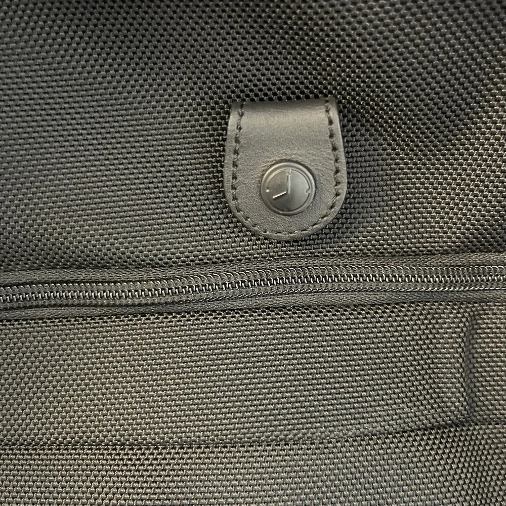 Briggs & Riley Travelware Bifold Black Nylon Garment  Wardrobe Bag Hook to Hang